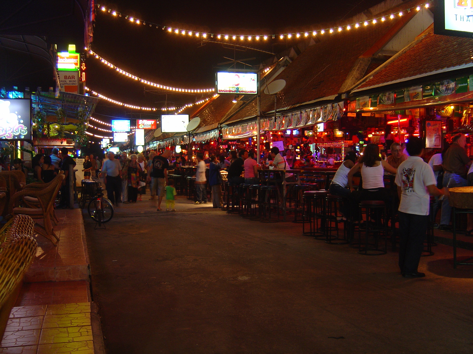 รูปถ่าย ไทย(Thailand) ภูเก็ต(Phuket) ป่าตอง(Patong) สีสันกลางคืน(night) 2005-12 20
