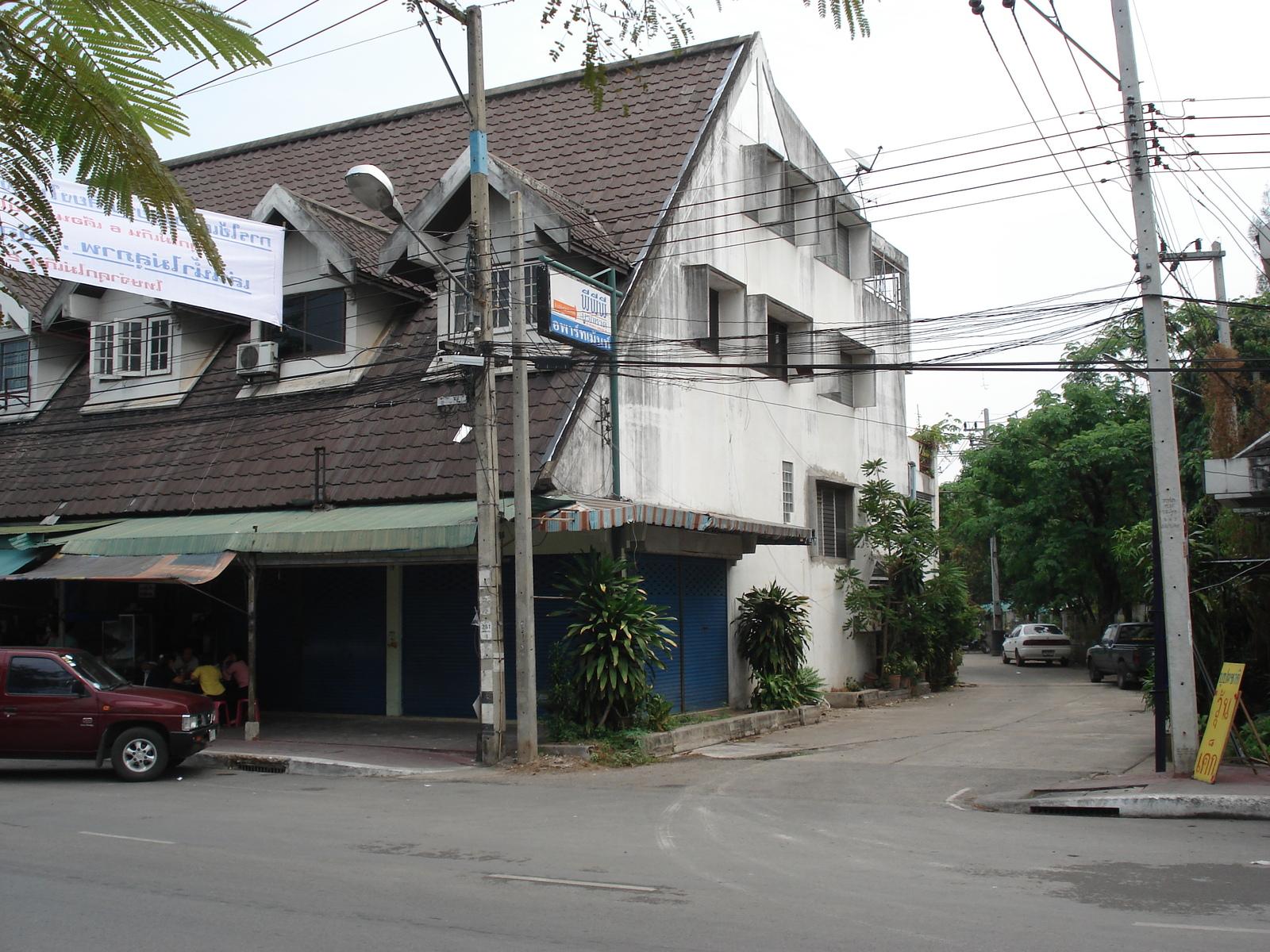 รูปถ่าย ไทย(Thailand) เชียงใหม่(Chiang Mai) ข้างในคุเมืองเชียงใหม่(Inside Canal) ถนนอารักษ์(ในคูเมือง)(Arrak Road(Canal)) 2006-04 8