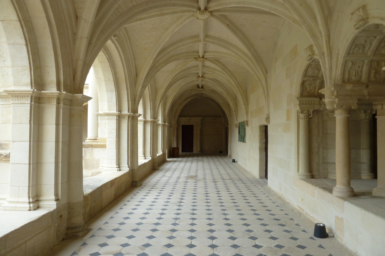 รูปถ่าย ฝรั่งเศส(France) ฟงเตอโวร์(Fontevraud) 2011-05 34