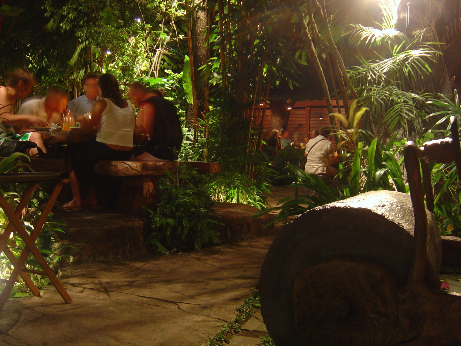 รูปถ่าย ไทย(Thailand) ภูเก็ต(Phuket) ไดโนบาร์(Dino Bar) 2005-12 4