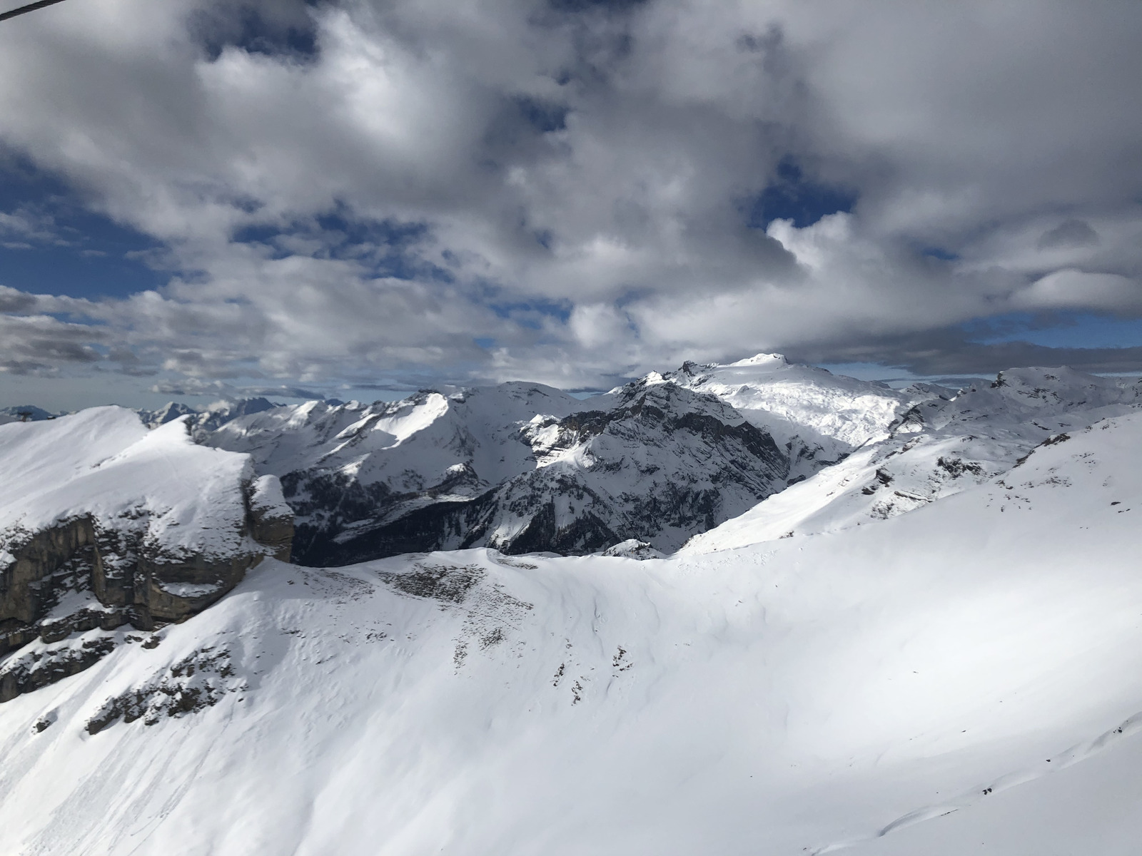 รูปถ่าย สวิสเซอร์แลนด์(Switzerland) ครองส์-มงตานา(Crans Montana) 2020-12 4