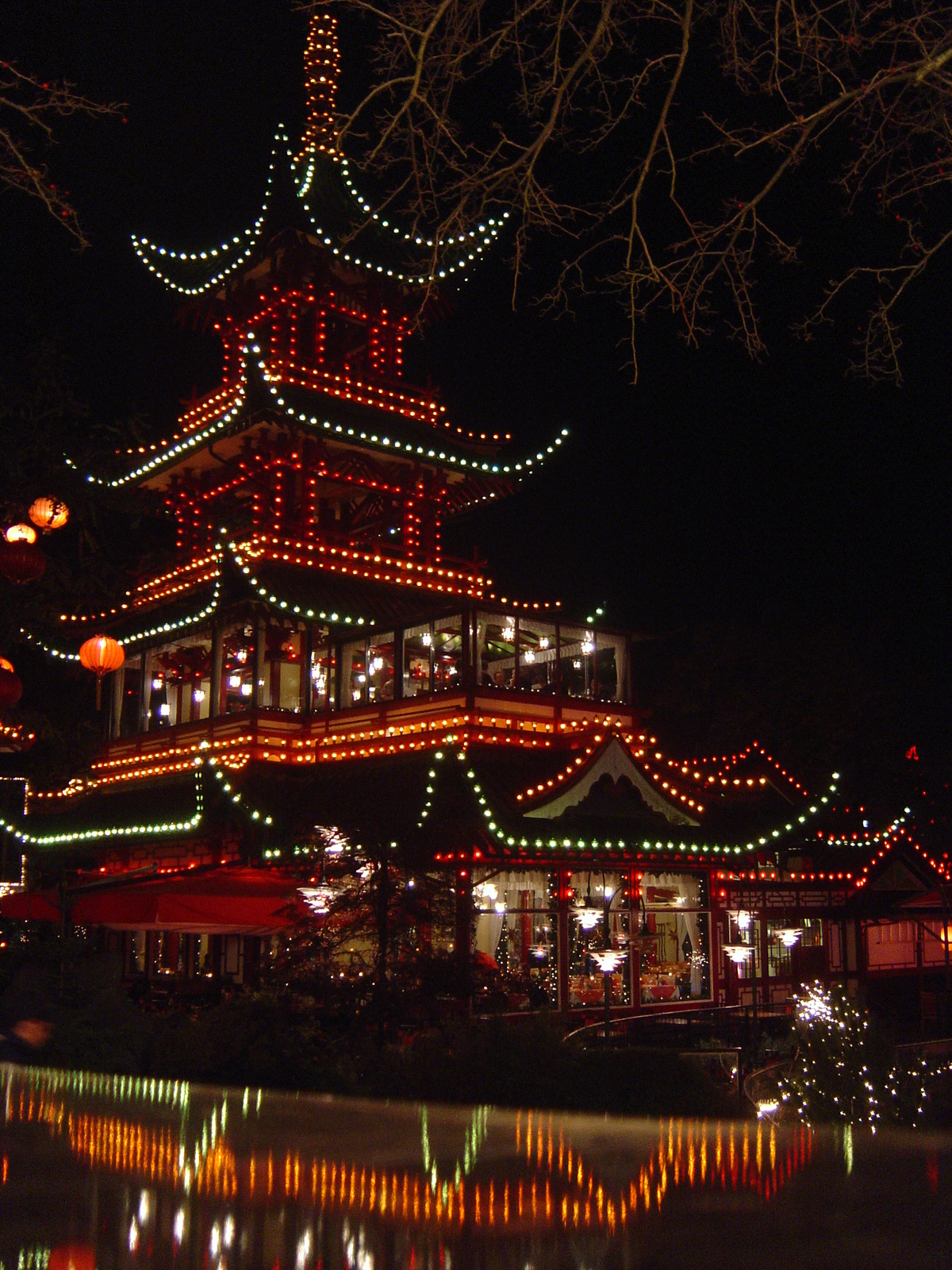 รูปถ่าย เดนมาร์ก(Denmark) โคเปนเฮเกน(Copenhagen) สวนสาธารณะทิโวลี(Tivoli Park) 2004-11 18
