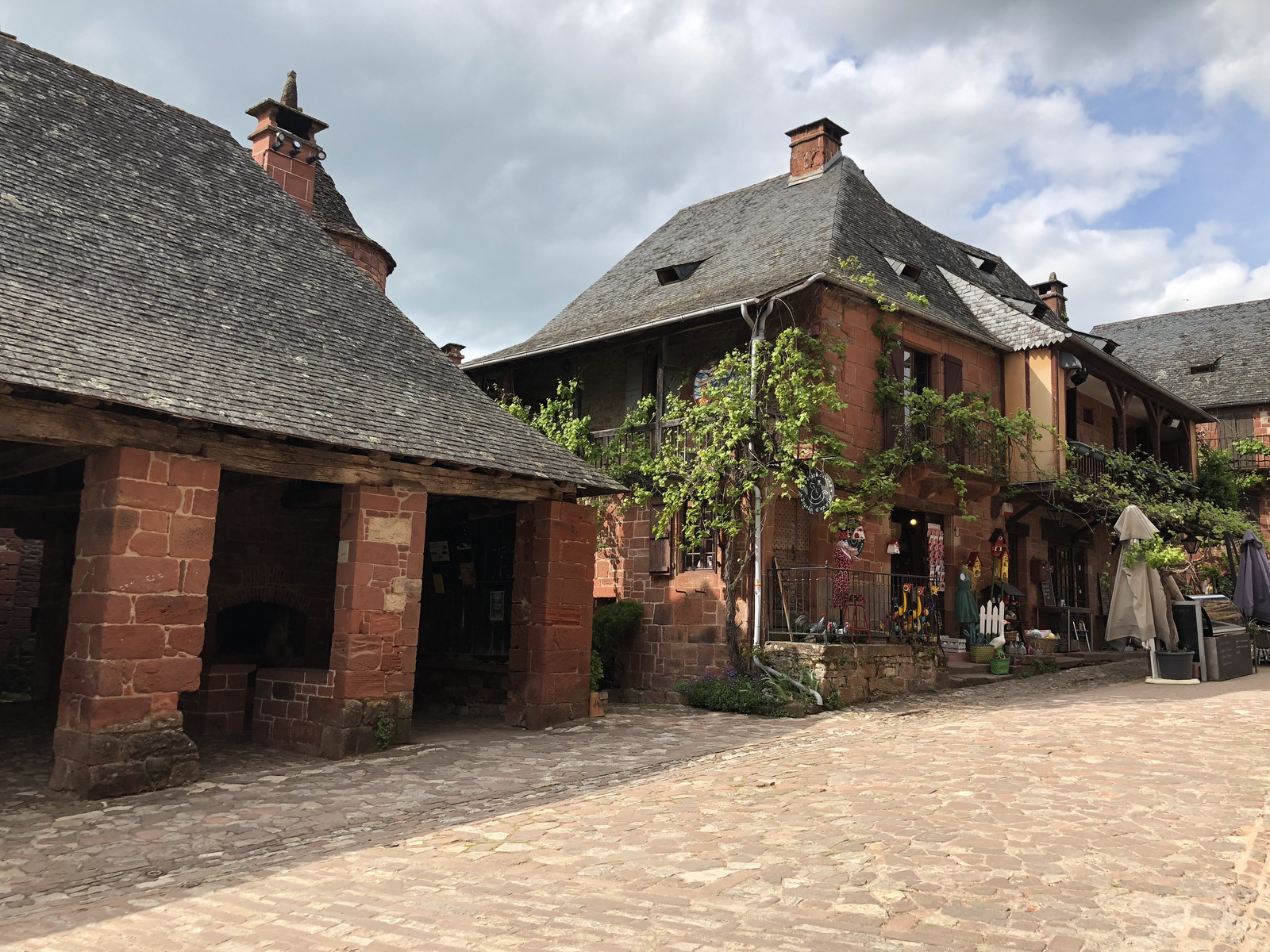 รูปถ่าย ฝรั่งเศส(France) กอลงฌ์-ลา-รูฌ(Collonges la Rouge) 2018-04 80