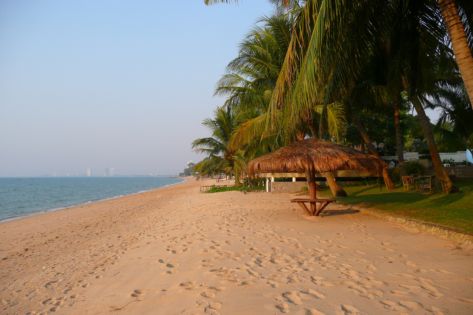 รูปถ่าย ไทย(Thailand) ชลบุรี(Chonburi) หาดซันไชน์(Sunshine beach) 2008-01 1