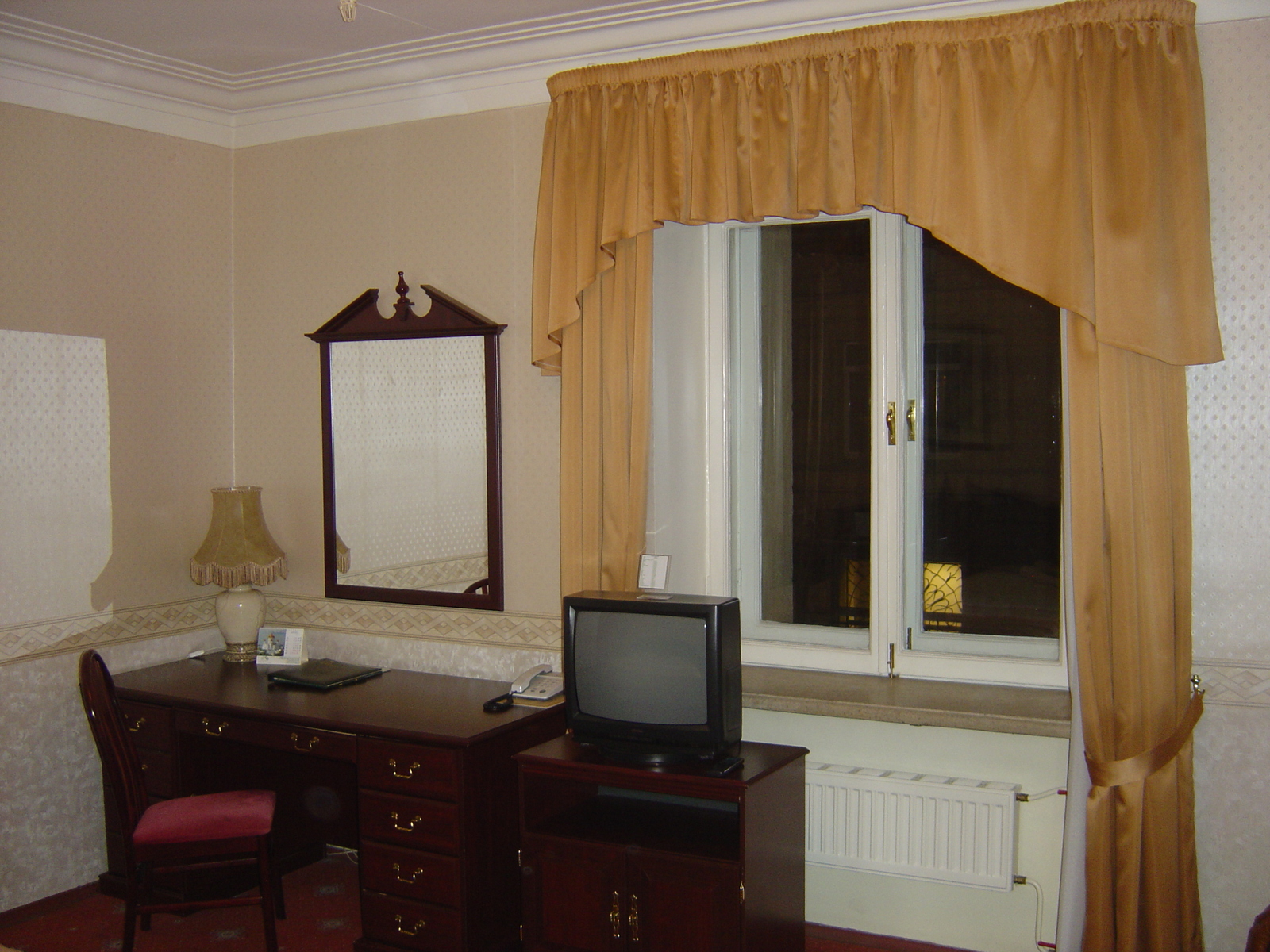 รูปถ่าย รัสเซีย(Russia) มอสโก(Moscow) โรงแรมบูดาเปสต์(Budapest Hotel) 2005-04 11