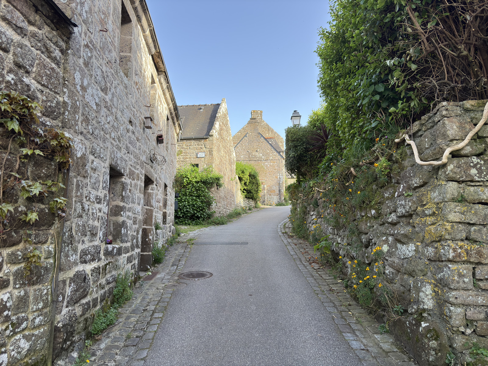 รูปถ่าย ฝรั่งเศส(France) ล็อกโรน็อง(Locronan) 2026-04 8