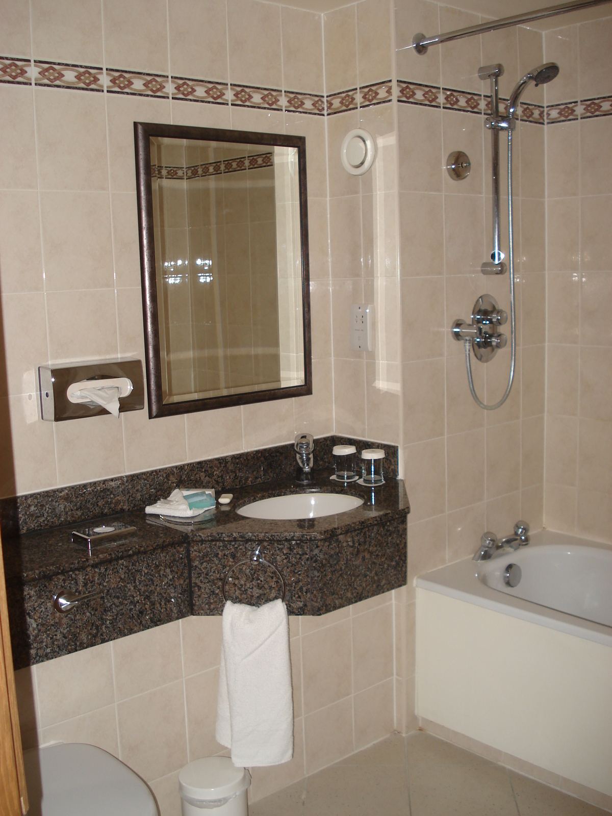 รูปถ่าย อังกฤษ(United Kingdom) แบรคเนล์ล(Bracknell) โรงแรมฮิลตัน(Hilton Hotel) 2006-10 3
