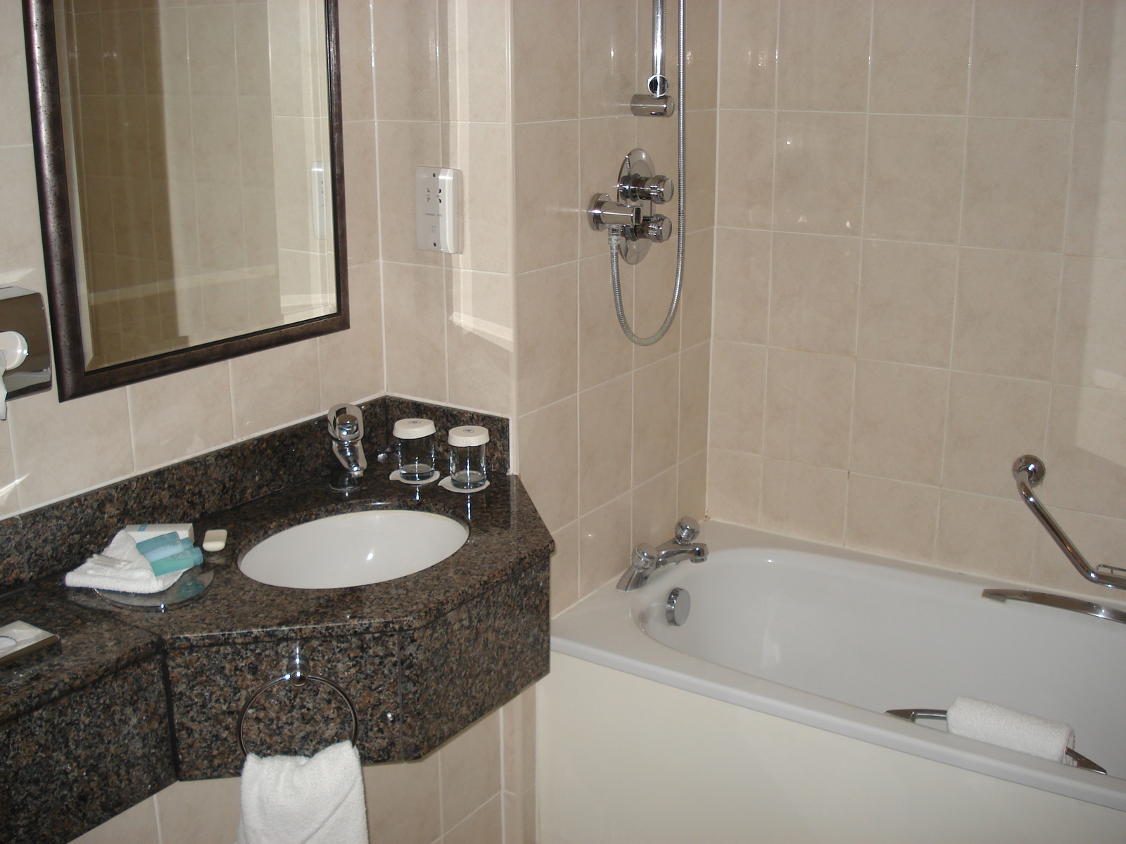 รูปถ่าย อังกฤษ(United Kingdom) แบรคเนล์ล(Bracknell) โรงแรมฮิลตัน(Hilton Hotel) 2006-10 12