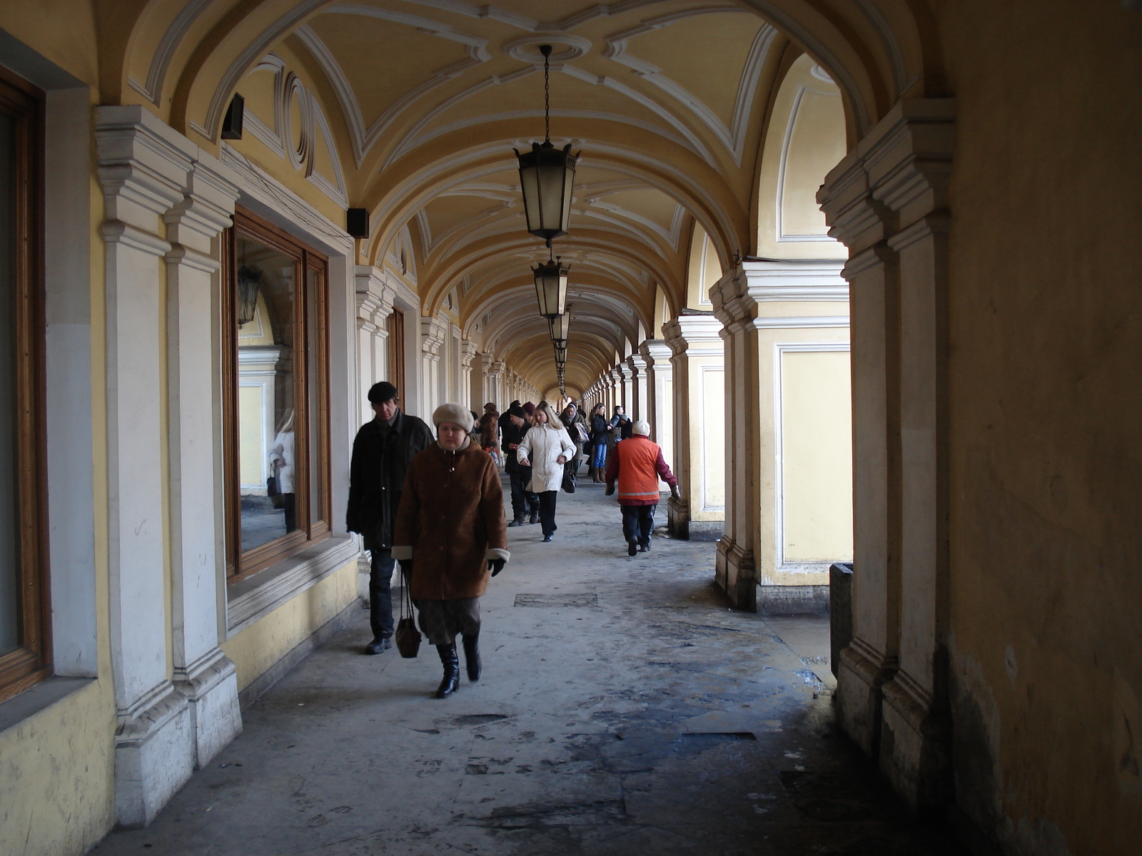 รูปถ่าย รัสเซีย(Russia) เซนต์ปีเตอร์สเบิร์ก(St Petersburg) ห้างสรรพสินค้าเนฟสกี(Nevsky Departement Store) 2006-03 0