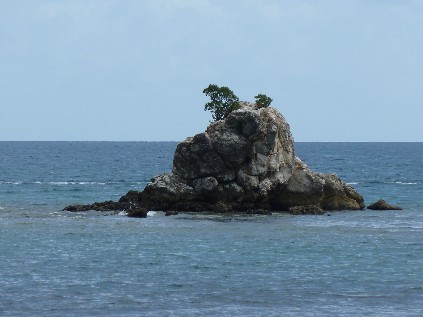 รูปถ่าย นิวแคลิโดเนีย(New Caledonia) นูเมอา(Noumea) อ่าวอ็องส์วาตา(Anse Vata) 2010-05 15