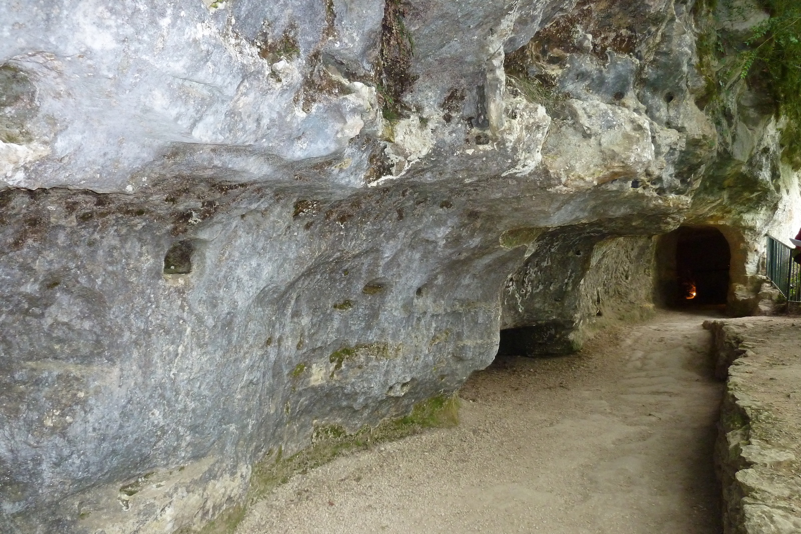 รูปถ่าย ฝรั่งเศส(France) ลาร็อกแซ็งคริสตอฟ(La Roque St Christophe) 2010-08 41