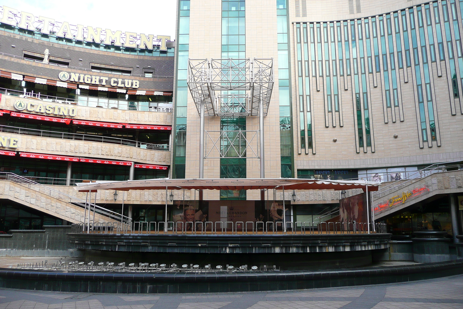 รูปถ่าย ยูเครน(Ukraine) เคียฟ(Kiev) ศูนย์การค้าอารีนาซิตี(Arena city) 2007-11 38