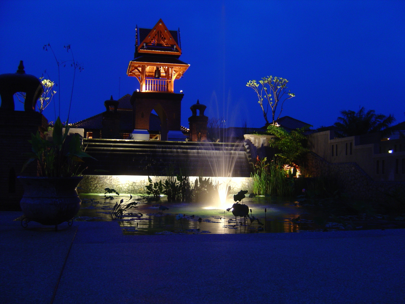 รูปถ่าย ไทย(Thailand) เขาหลัก(Khao Lak) โรงแรมเลอเมอริเดียน เขาหลัก(Meridien Khao Lak Hotel) สีสันกลางคืน(By Night) 2005-12 24