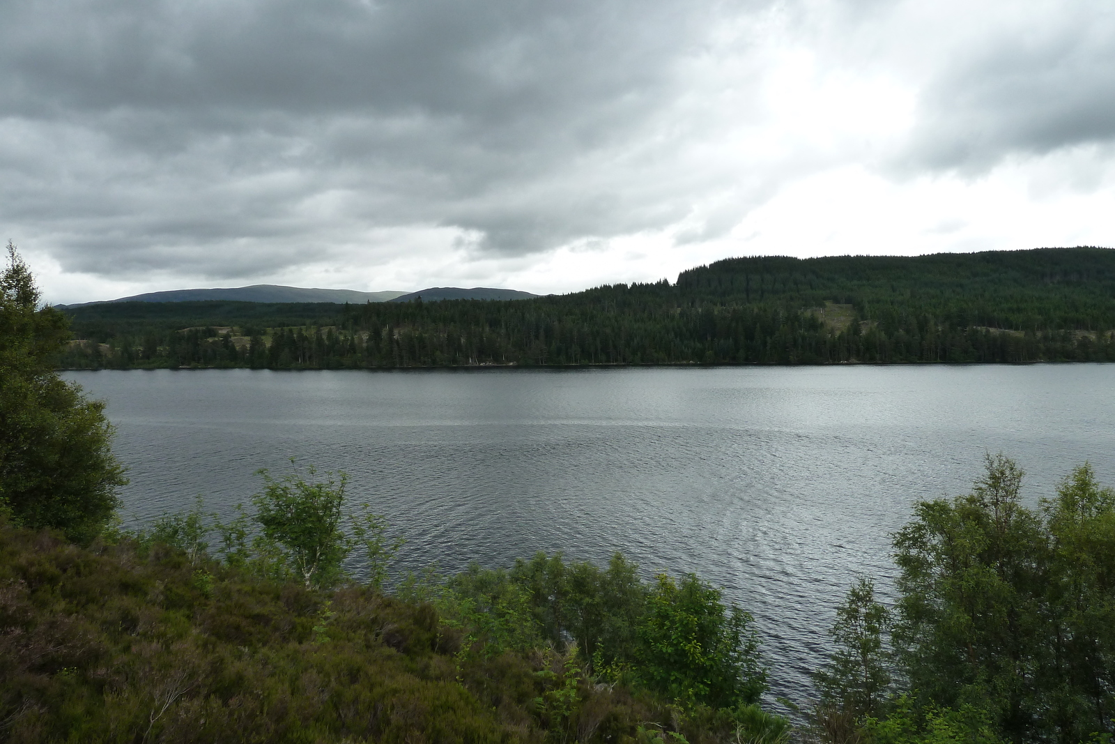 รูปถ่าย อังกฤษ(United Kingdom) สกอตแลนด์(Scotland) ถนนจากเอวีมอร์ไปทะเลสาบลอคลากัน(Aviemore to Loch Laggan road) 2011-07 2