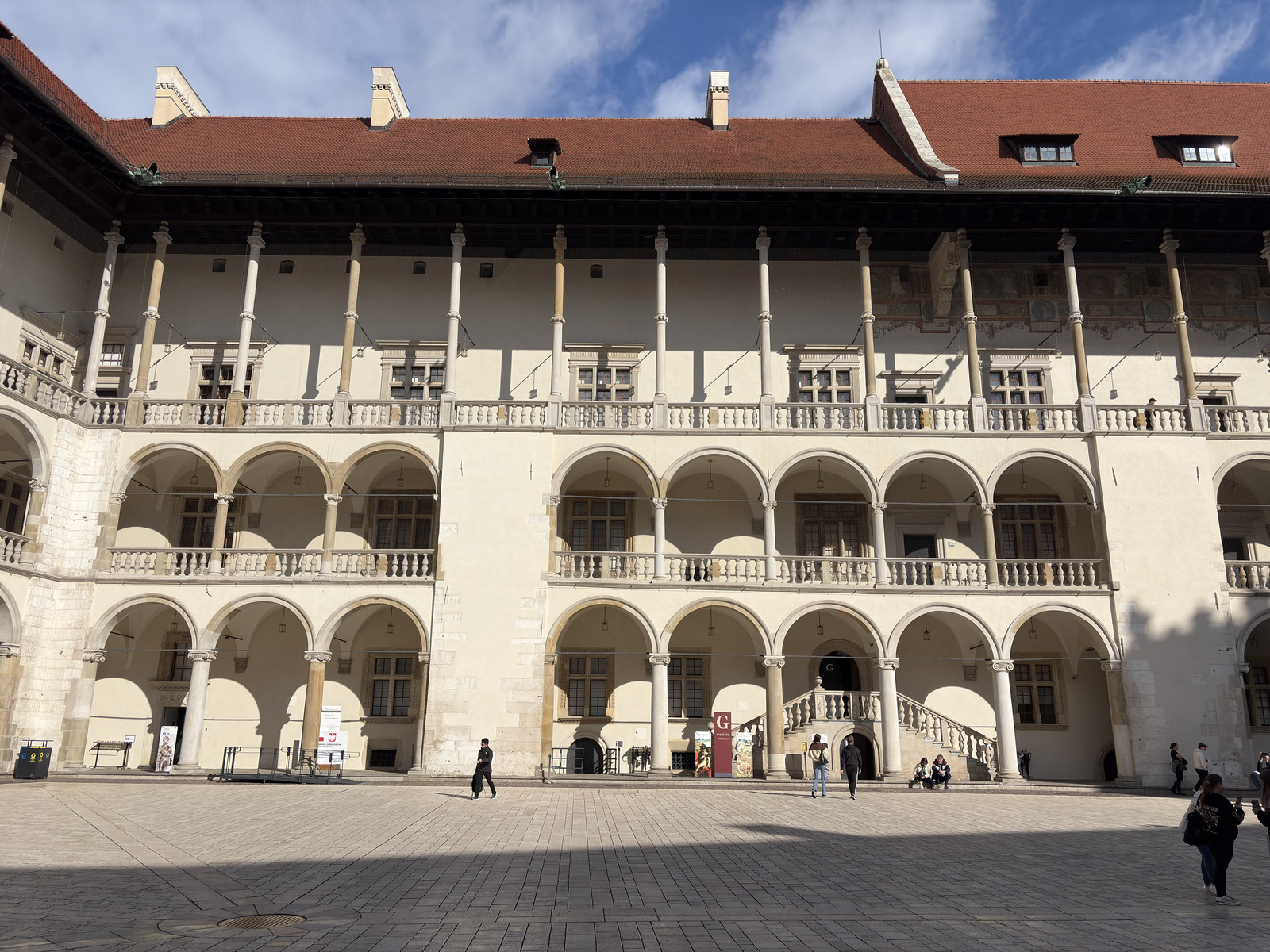 รูปถ่าย โปแลนด์(Poland) คราคูฟ(Krakow) ปราสาทวาเวล(Wawel castle) 2026-09 158