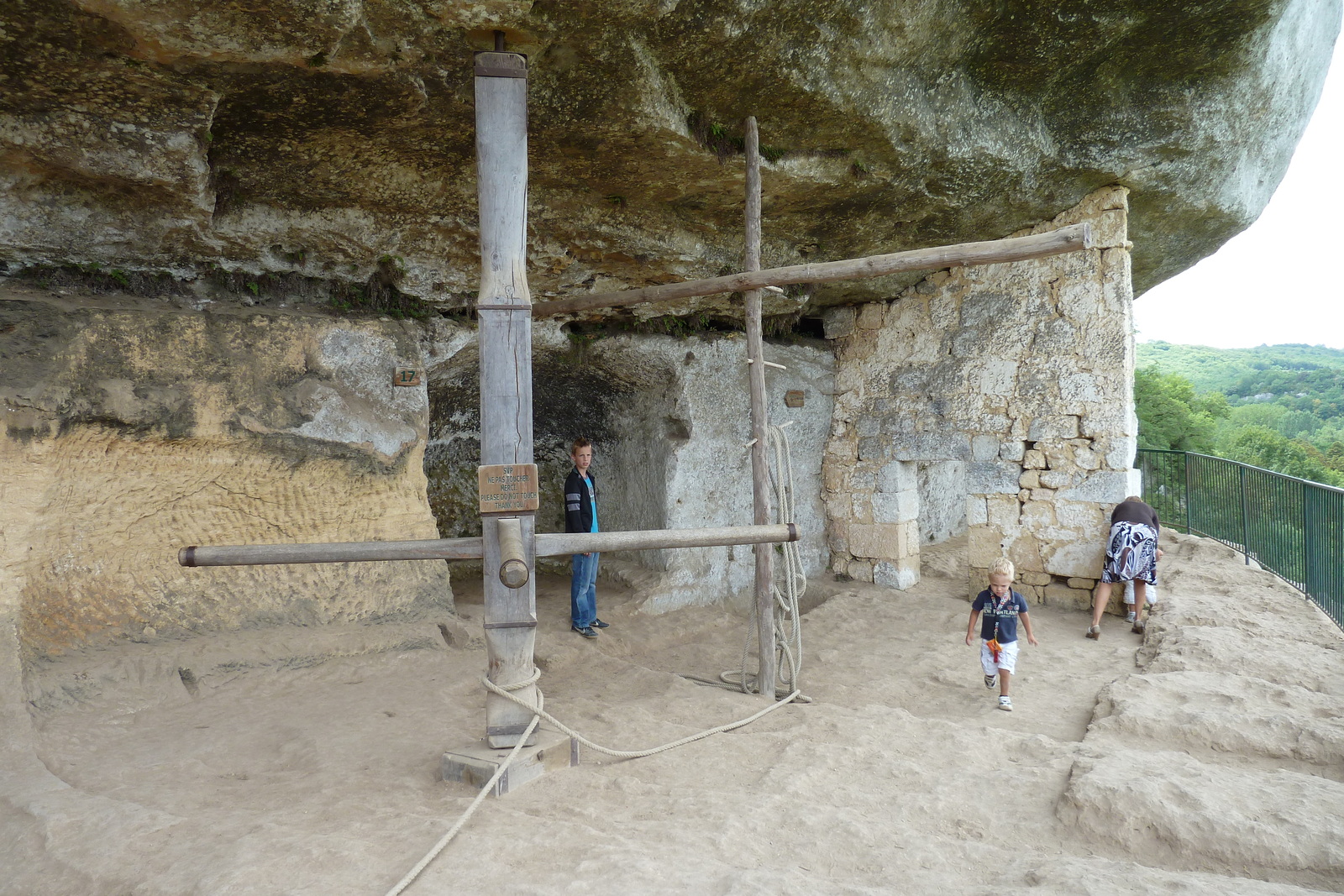 รูปถ่าย ฝรั่งเศส(France) ลาร็อกแซ็งคริสตอฟ(La Roque St Christophe) 2010-08 51