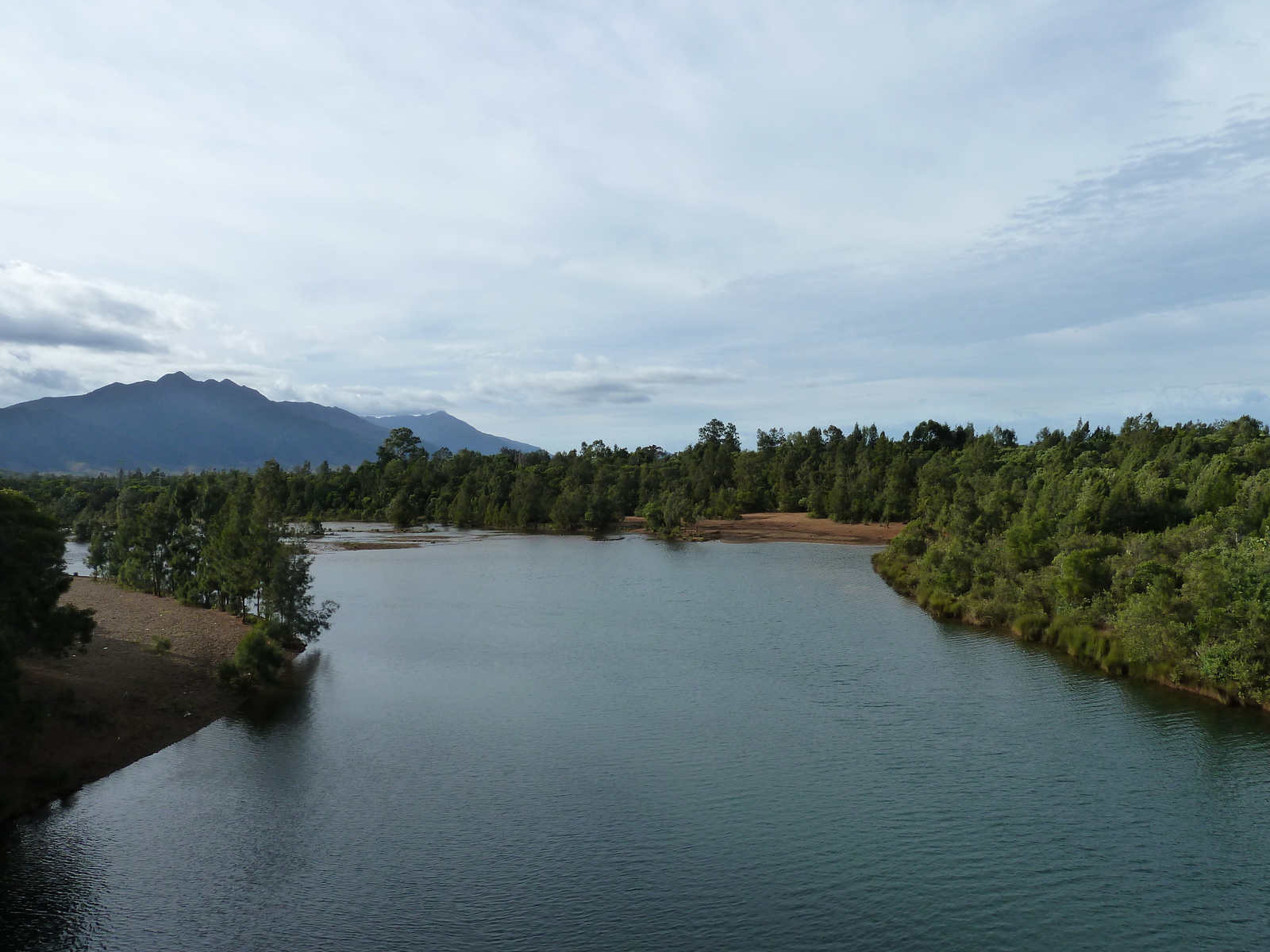 รูปถ่าย นิวแคลิโดเนีย(New Caledonia) ถนนจากตงตูตาไปทีโอ(Tontouta to Thio road) 2010-05 44