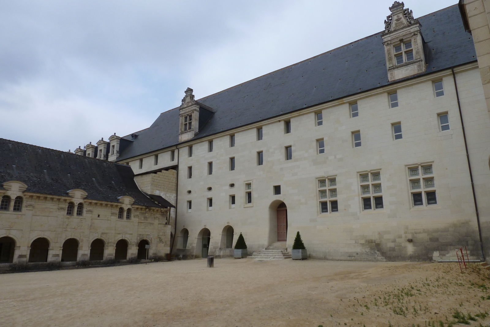 รูปถ่าย ฝรั่งเศส(France) ฟงเตอโวร์(Fontevraud) 2011-05 110