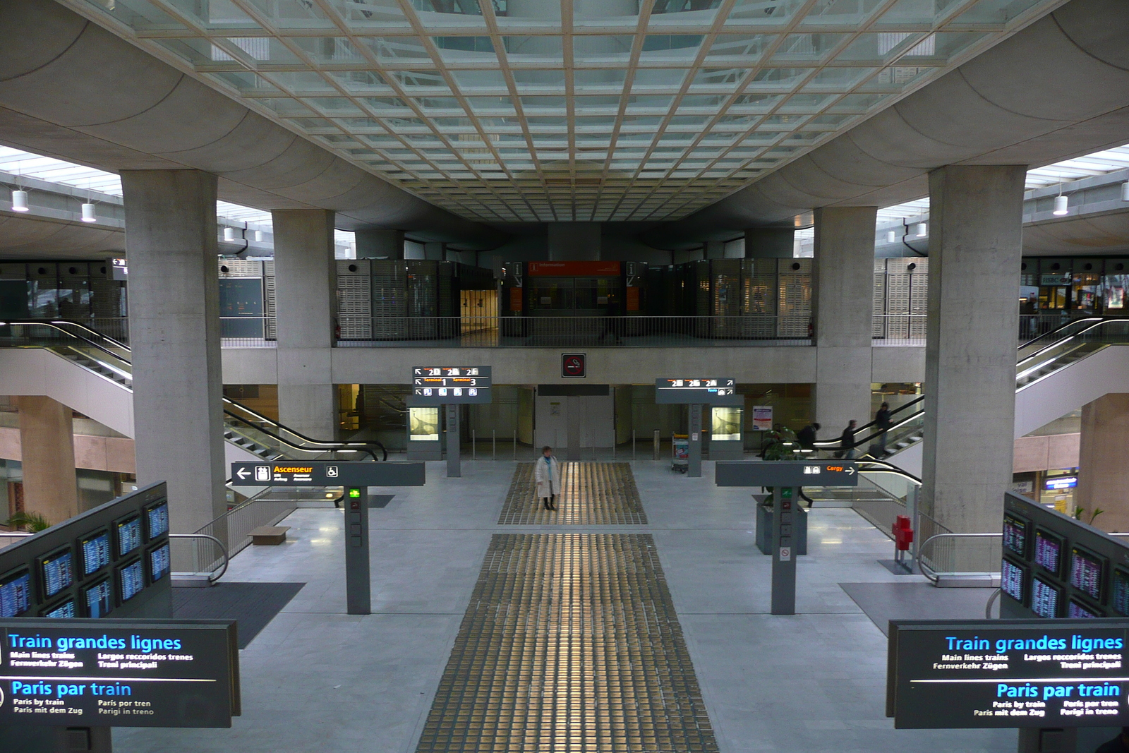รูปถ่าย ฝรั่งเศส(France) ท่าอากาศยานปารีส-ชาร์ล-เดอ-โกล(Paris Charles de Gaulle Airport) 2007-11 16