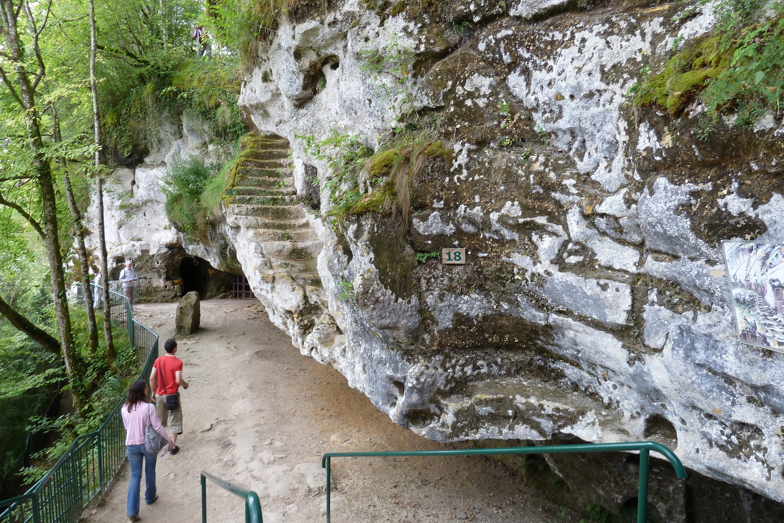 รูปถ่าย ฝรั่งเศส(France) ลาร็อกแซ็งคริสตอฟ(La Roque St Christophe) 2010-08 57