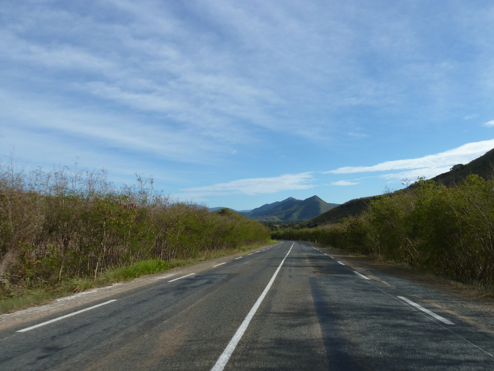 รูปถ่าย นิวแคลิโดเนีย(New Caledonia) ถนนจากตงตูตาไปทีโอ(Tontouta to Thio road) 2010-05 84