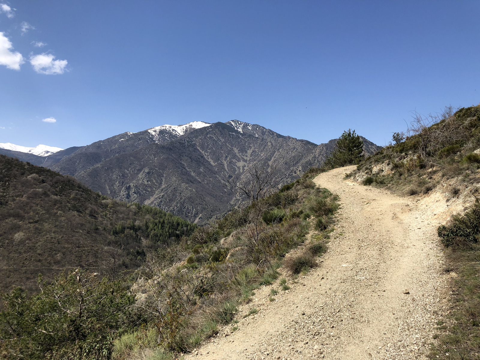 รูปถ่าย ฝรั่งเศส(France) แอบบีแซ็งมาร์แต็งดูกานีกู(Abbaye Saint Martin du Canigou) 2018-04 27