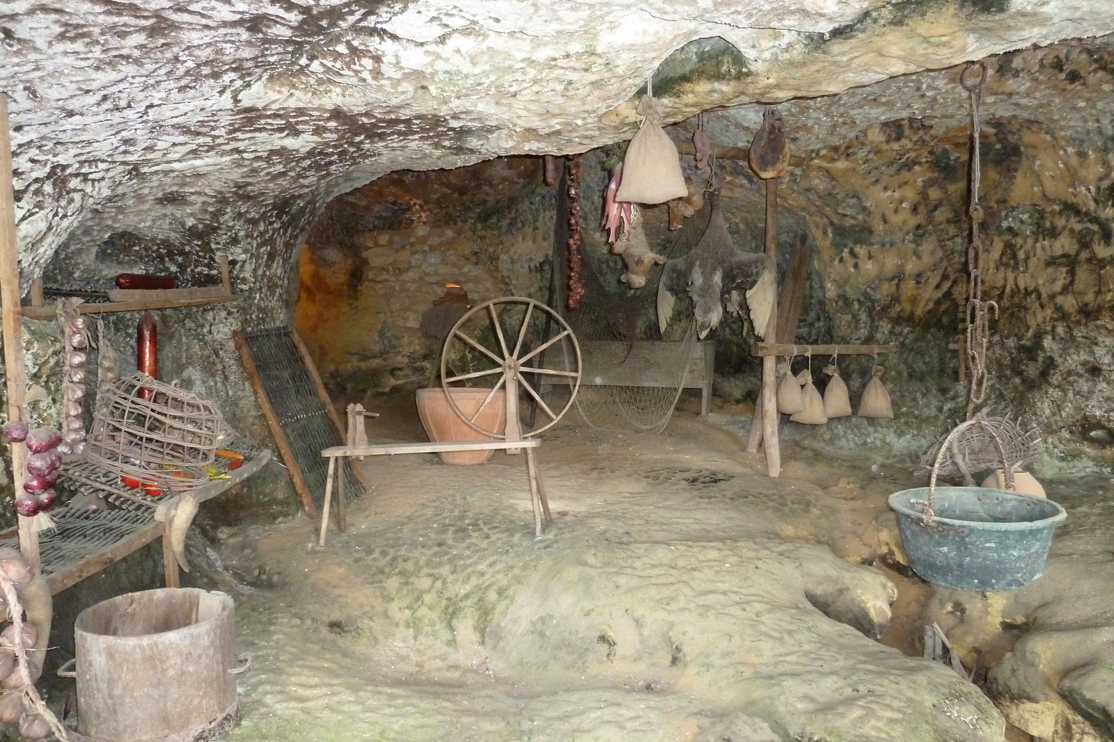 รูปถ่าย ฝรั่งเศส(France) ลาร็อกแซ็งคริสตอฟ(La Roque St Christophe) 2010-08 36