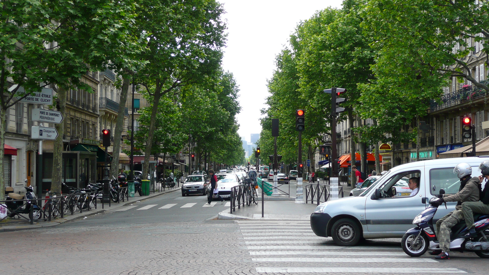 รูปถ่าย ฝรั่งเศส(France) ปารีส(Paris) คุ้มที่ 17 (17th Arrondissement) จัตุรัสแปแรร์(Place Pereire) 2007-05 3