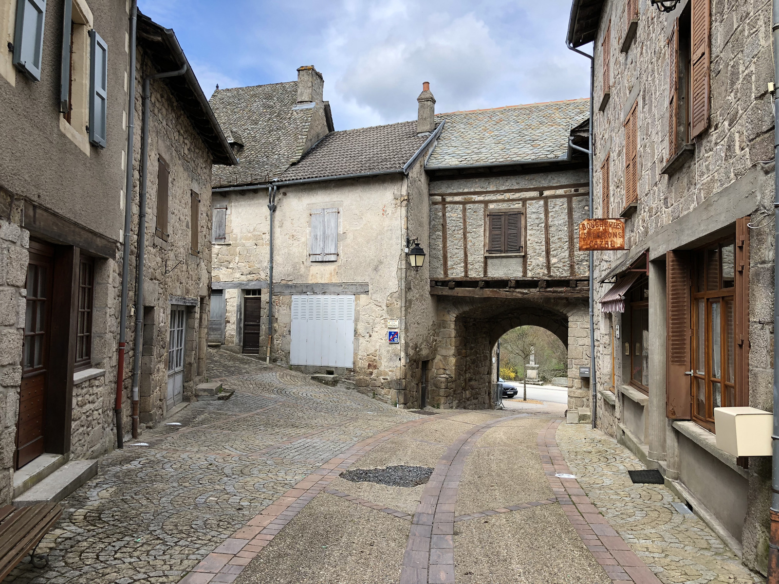 รูปถ่าย ฝรั่งเศส(France) มาร์กอแลส(Marcoles) 2018-04 24