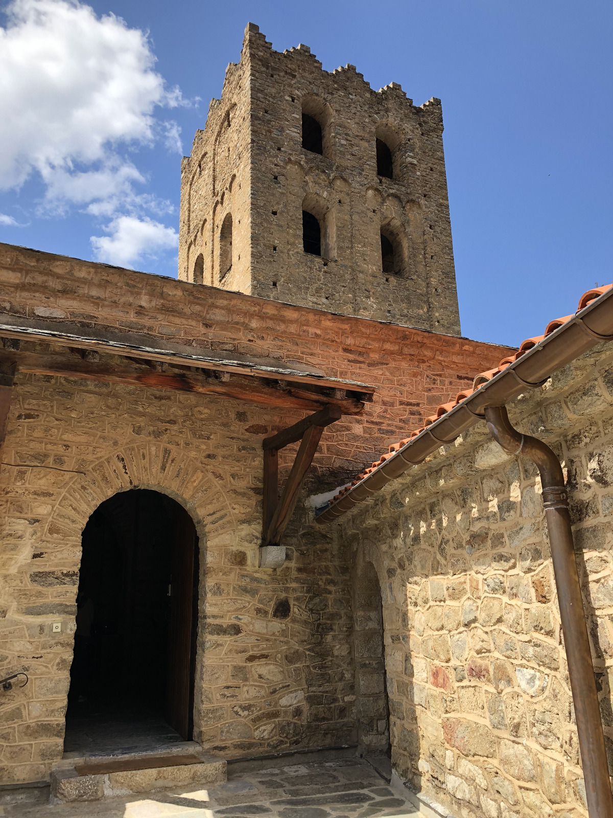 รูปถ่าย ฝรั่งเศส(France) แอบบีแซ็งมาร์แต็งดูกานีกู(Abbaye Saint Martin du Canigou) 2018-04 30