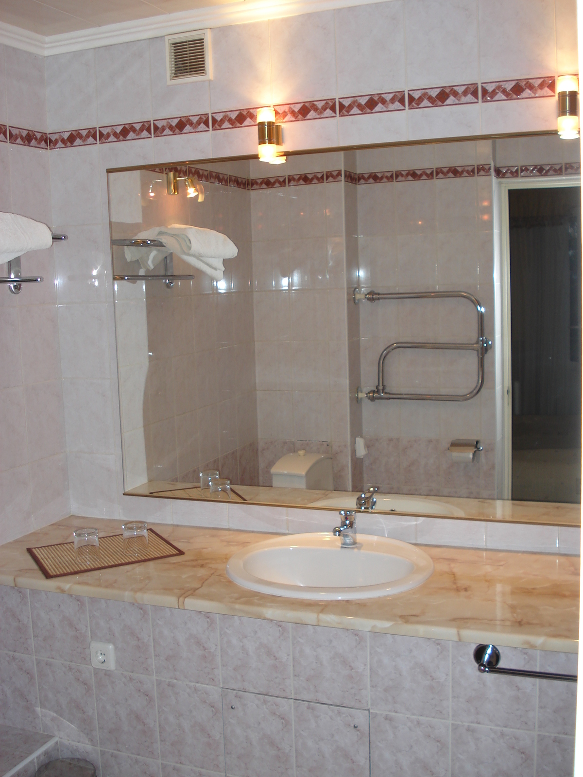 รูปถ่าย รัสเซีย(Russia) ยาโลสลาฟล์(Yaroslavl) โรงแรมยูบิล(Yubil Hotel) 2006-07 1