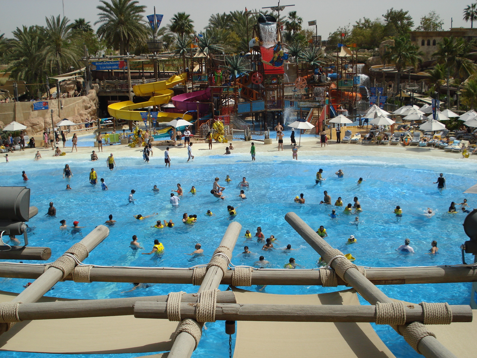 รูปถ่าย สหรัฐอาหรับเอมิเรตส์(United Arab Emirates) ดูไบ(Dubai) สวนน้ำไวลด์วาดี(Wild Wadi) 2007-03 134