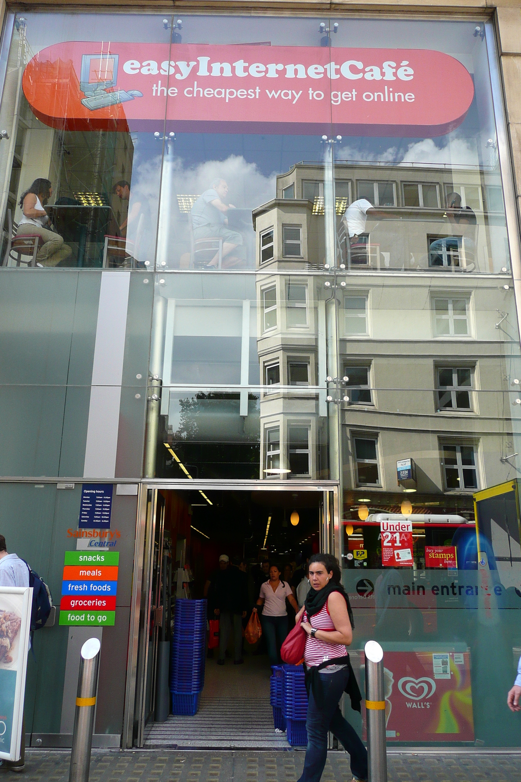 รูปถ่าย อังกฤษ(United Kingdom) ลอนดอน(London) ถนนท็อตแนมคอร์ต(Tottenham Court Road) 2007-09 39