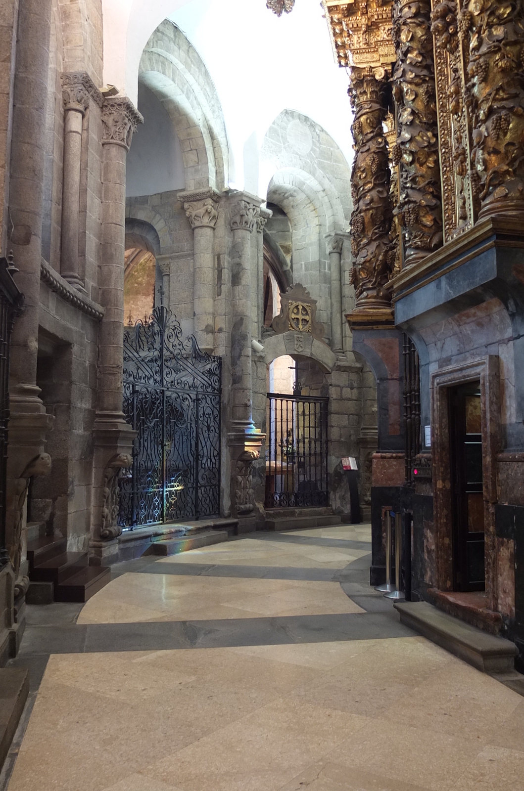 รูปถ่าย สเปน(Spain) ซานเตียโกเดกอมโปสเตลา(Santiago de Compostela) 2013-01 152