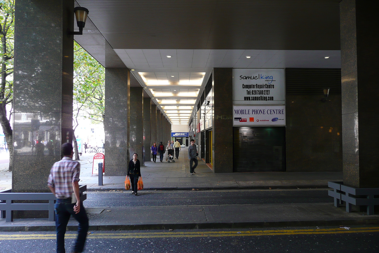 รูปถ่าย อังกฤษ(United Kingdom) ลอนดอน(London) ถนนท็อตแนมคอร์ต(Tottenham Court Road) 2007-09 16