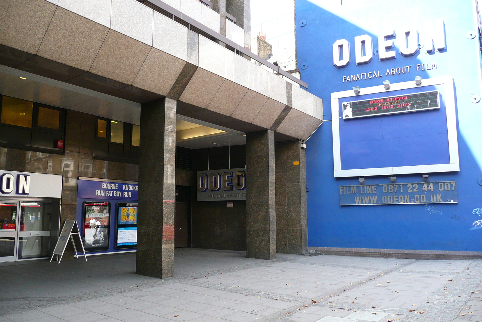 รูปถ่าย อังกฤษ(United Kingdom) ลอนดอน(London) ถนนท็อตแนมคอร์ต(Tottenham Court Road) 2007-09 52