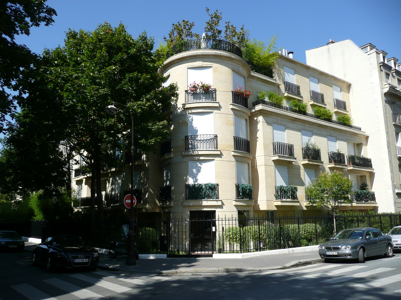 รูปถ่าย ฝรั่งเศส(France) ปารีส(Paris) คุ้มที่ 16(16th Arrondissement) ถนนอัลเบริก-มาญาร์(Rue Alberic Magnard) 2007-08 26