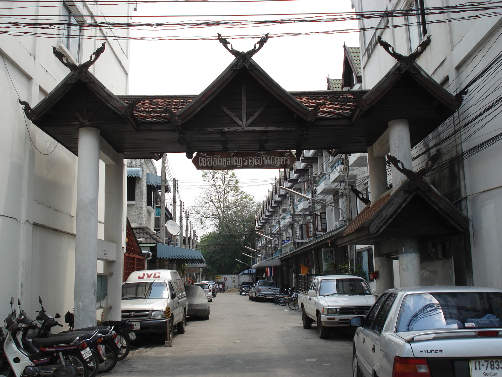 รูปถ่าย ไทย(Thailand) เชียงใหม่(Chiang Mai) ข้างในคุเมืองเชียงใหม่(Inside Canal) ถนนสามล้าน(Sam Lan Road) 2006-04 12