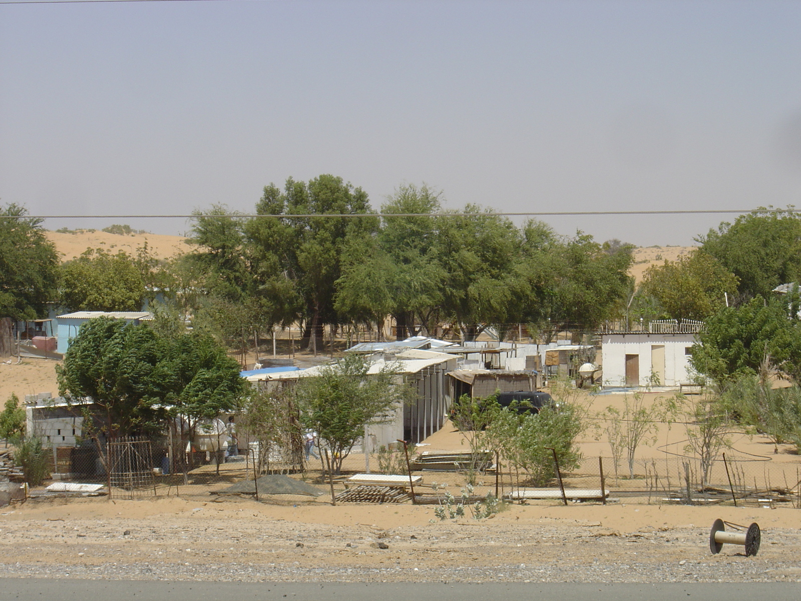 รูปถ่าย สหรัฐอาหรับเอมิเรตส์(United Arab Emirates) ถนนใกล้อาจแมน(Road near Ajman) 2005-03 1
