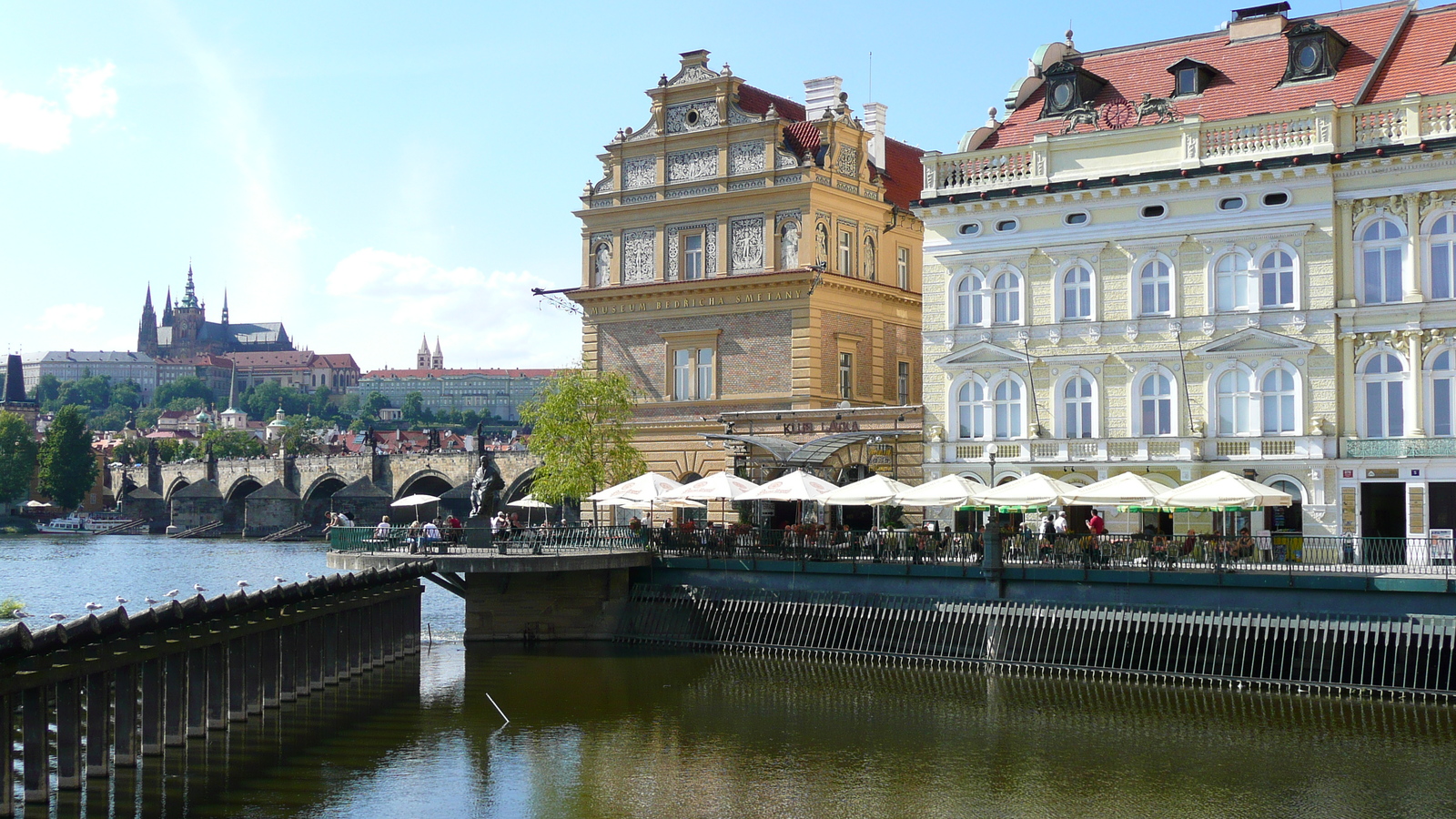 รูปถ่าย สาธารณรัฐเช็ก(Czech Republic) ปราก(Prague) ริมฝั่งสเมตานา(Smetanovo nabr) 2007-07 11
