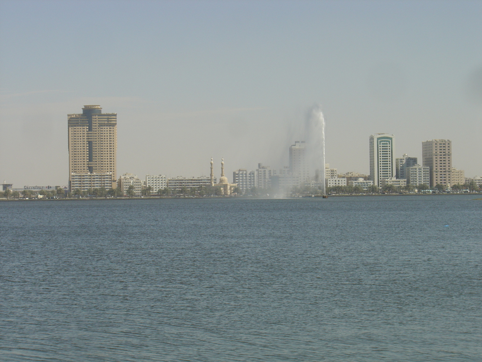 รูปถ่าย สหรัฐอาหรับเอมิเรตส์(United Arab Emirates) ชาร์จา(Sharjah) 2005-03 2