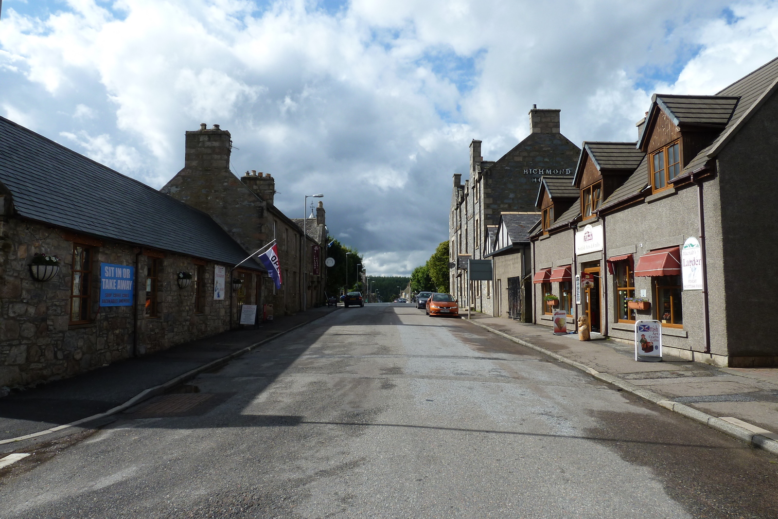รูปถ่าย อังกฤษ(United Kingdom) สกอตแลนด์(Scotland) โทมินทาวล์(Tomintoul) 2011-07 9