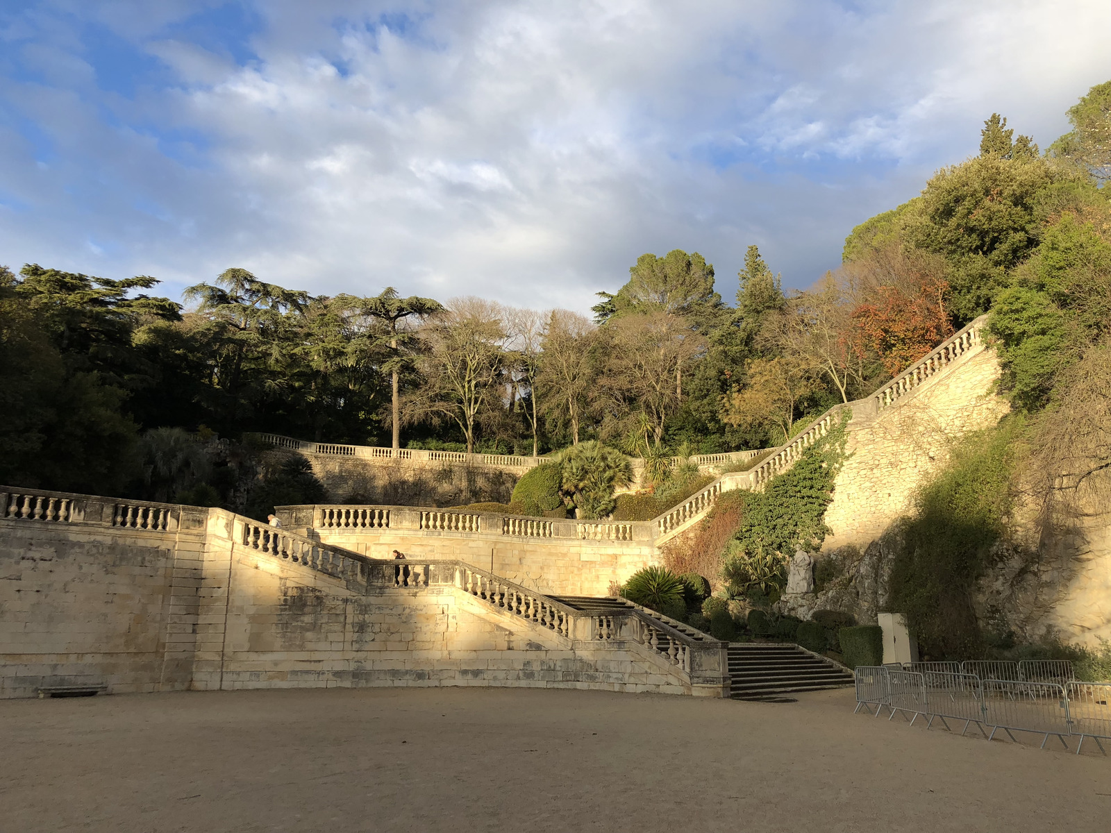 รูปถ่าย ฝรั่งเศส(France) นีเมอ(Nimes) 2018-02 30
