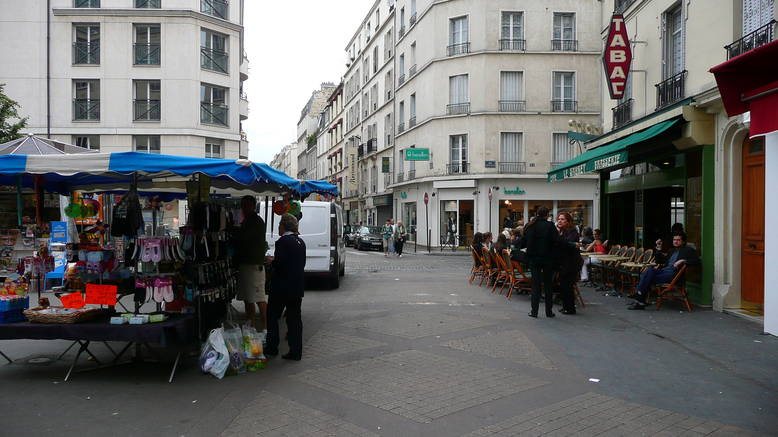รูปถ่าย ฝรั่งเศส(France) ปารีส(Paris) คุ้มที่ 17 (17th Arrondissement) ถนนเลวี(Rue Levis) 2007-05 20