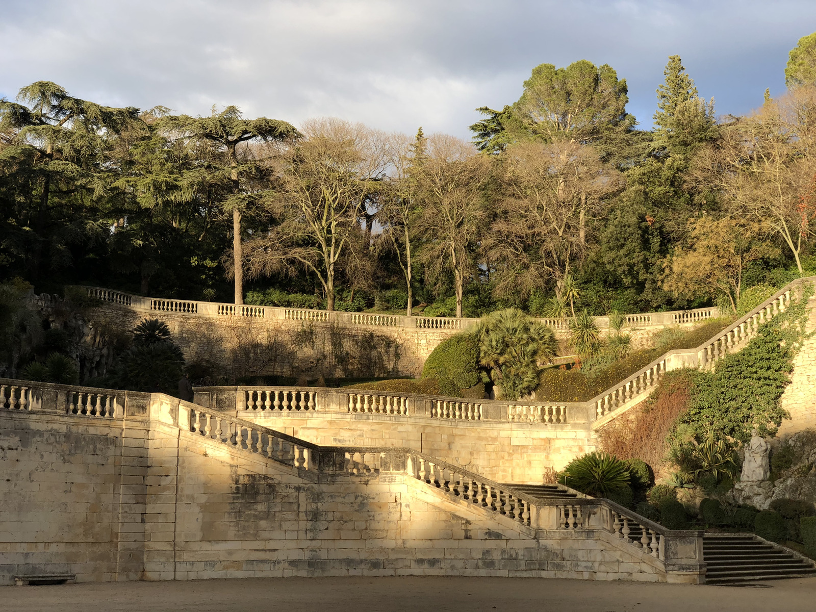รูปถ่าย ฝรั่งเศส(France) นีเมอ(Nimes) 2018-02 18
