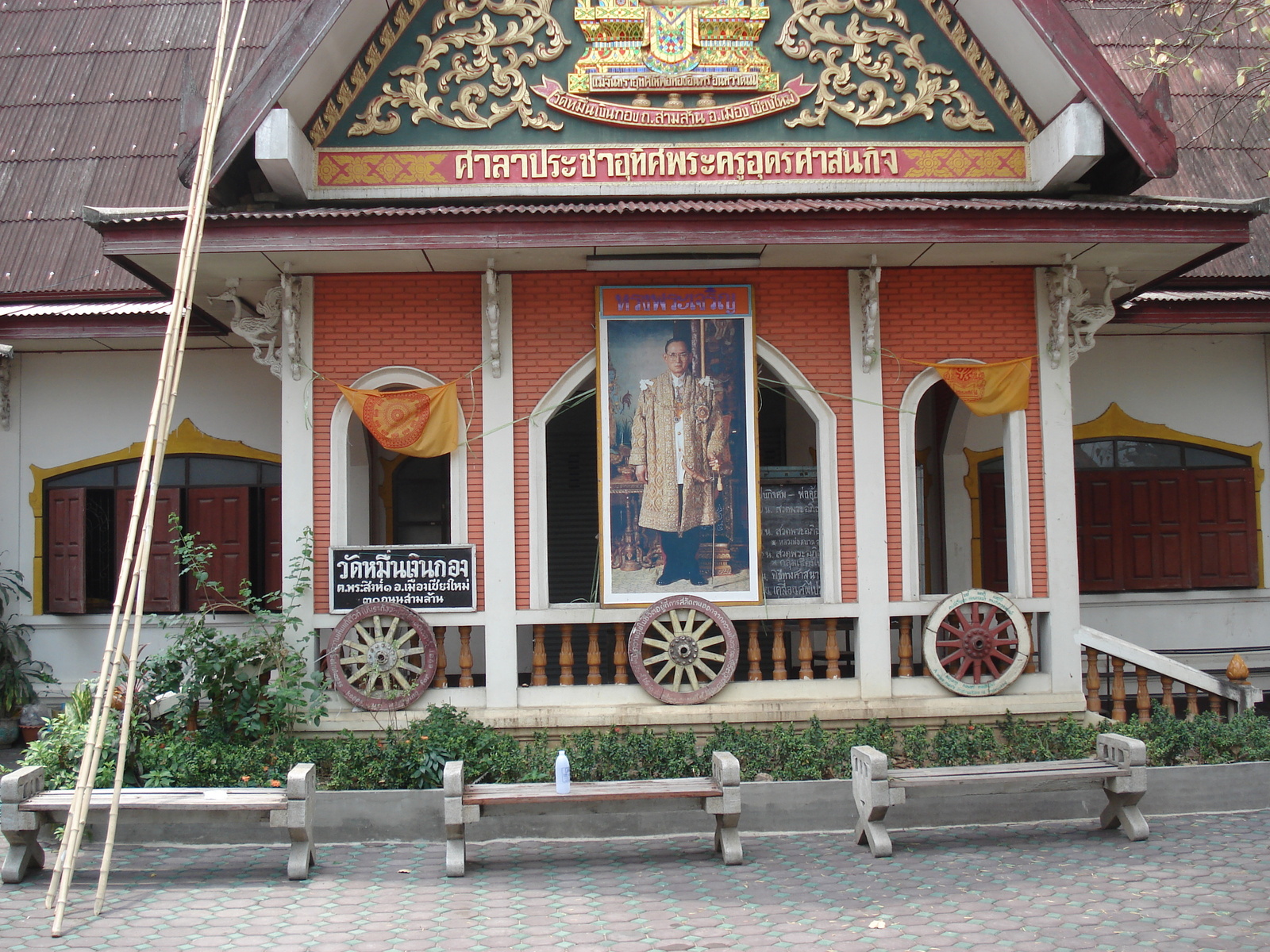 รูปถ่าย ไทย(Thailand) เชียงใหม่(Chiang Mai) ข้างในคุเมืองเชียงใหม่(Inside Canal) วัดหมื่นเงินกอง(Wat Mun Ngeun Khong temple) 2006-04 8