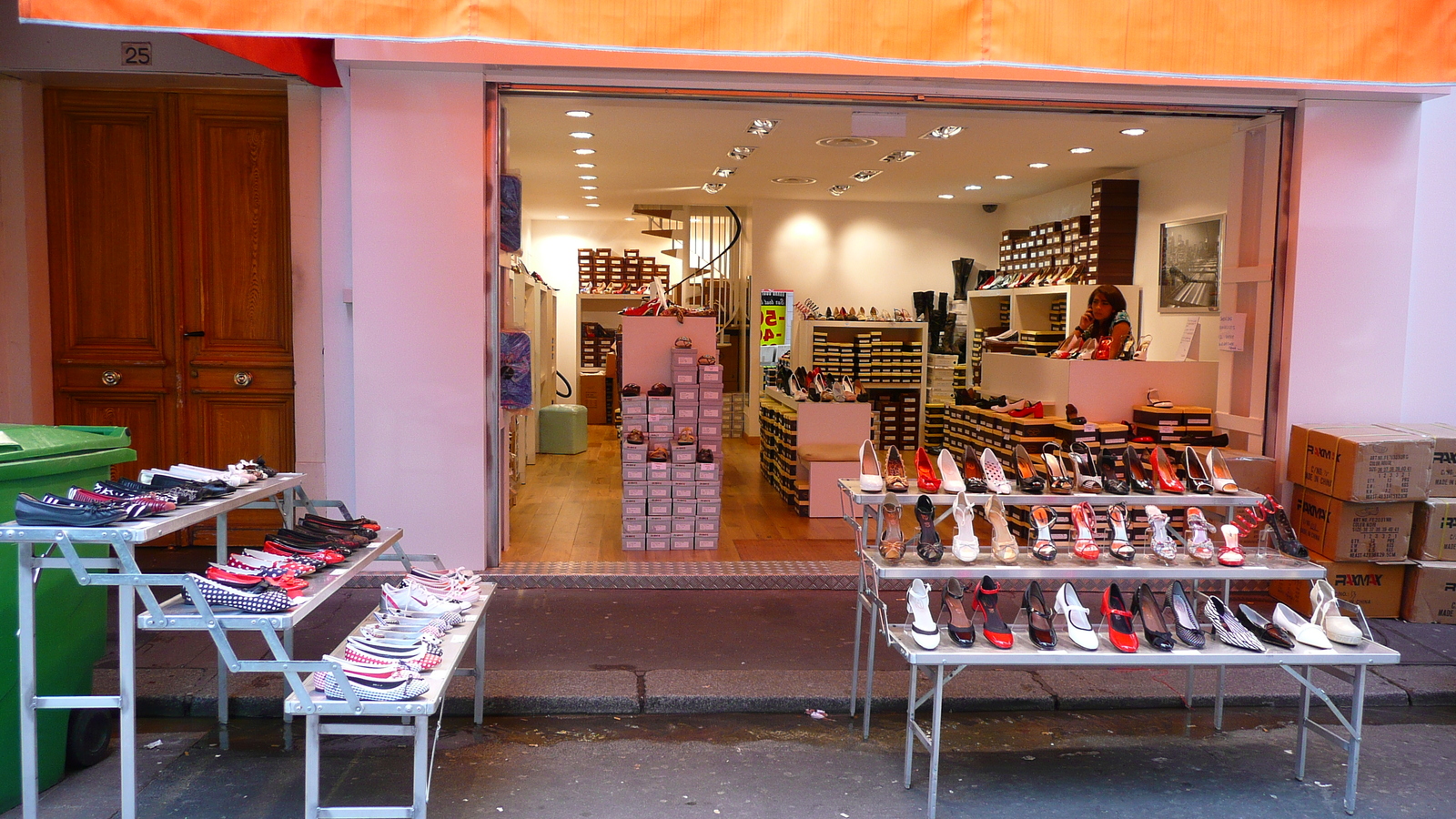 รูปถ่าย ฝรั่งเศส(France) ปารีส(Paris) คุ้มที่ 17 (17th Arrondissement) ถนนเลวี(Rue Levis) 2007-05 44