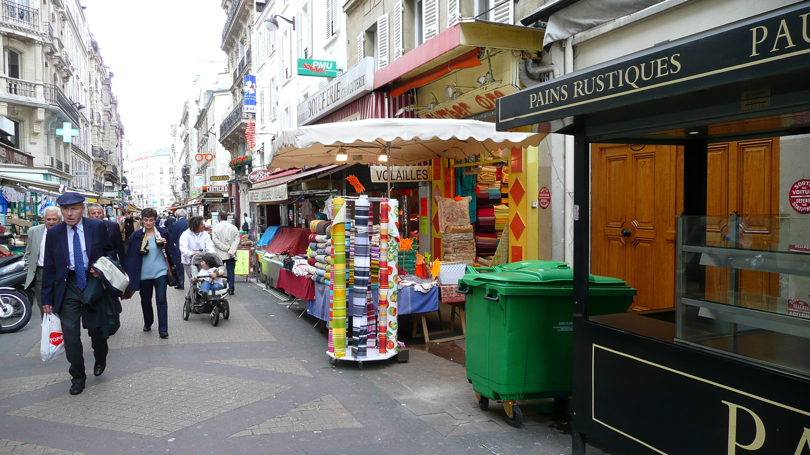 รูปถ่าย ฝรั่งเศส(France) ปารีส(Paris) คุ้มที่ 17 (17th Arrondissement) ถนนเลวี(Rue Levis) 2007-05 41