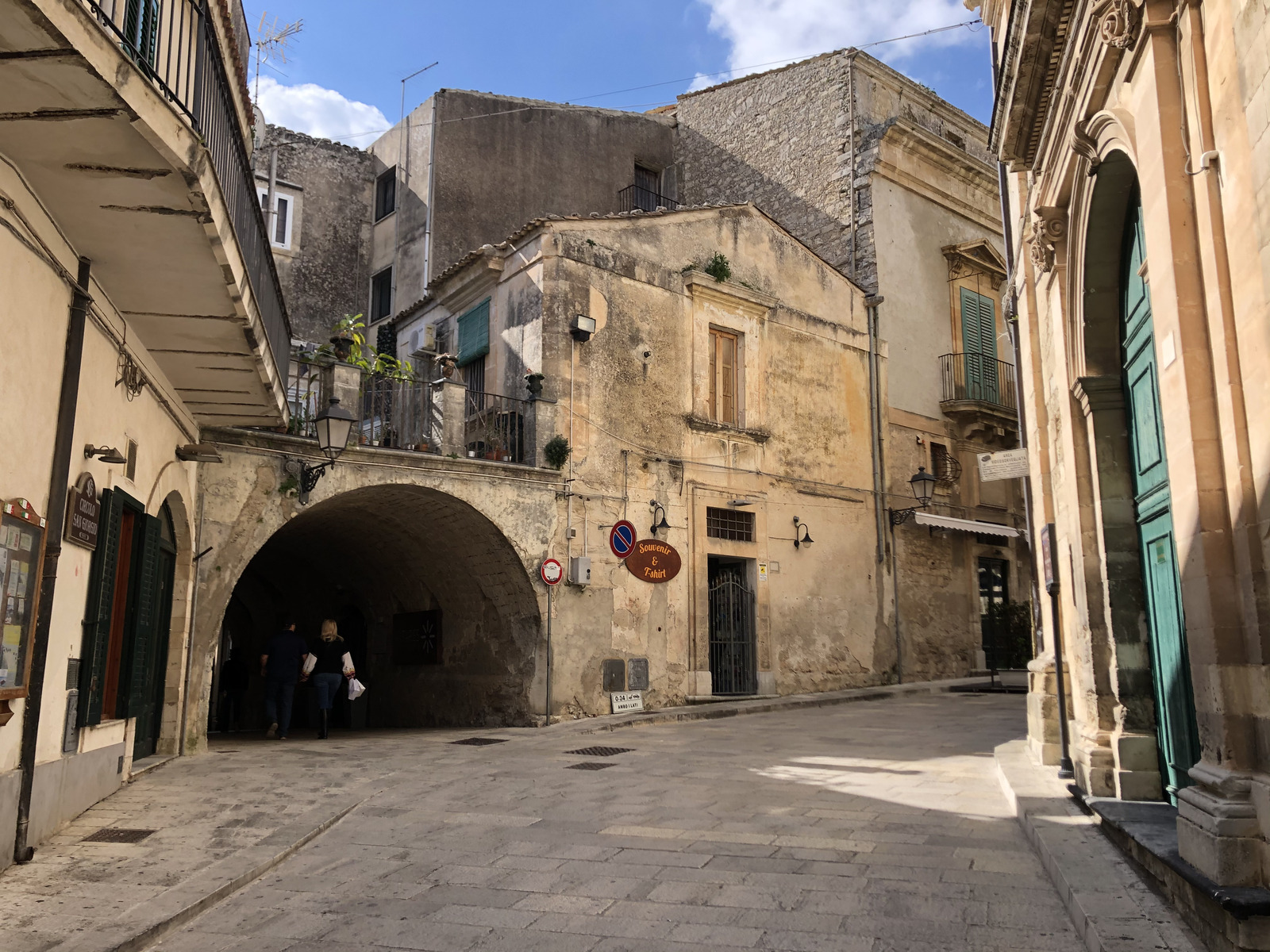 รูปถ่าย อิตาลี(Italy) ซิซิลี(Sicily) โมดีกา(Modica) 2020-02 27