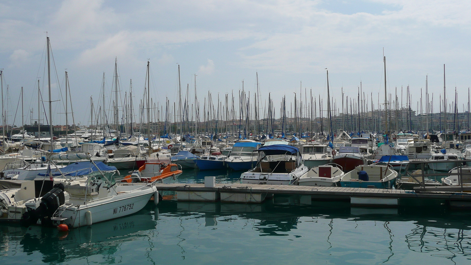 รูปถ่าย ฝรั่งเศส(France) อองทีป(Antibes) ท่าเรือโวบ็อง(Port Vauban) 2007-07 53